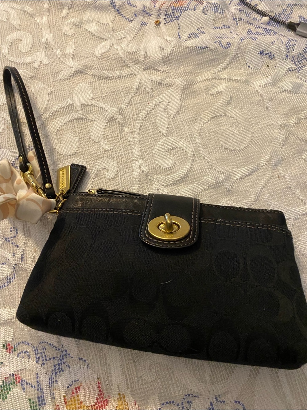 Coach Hampton  Black Signature Turnlock Wristlet/pouch with Gold Hardware scarf